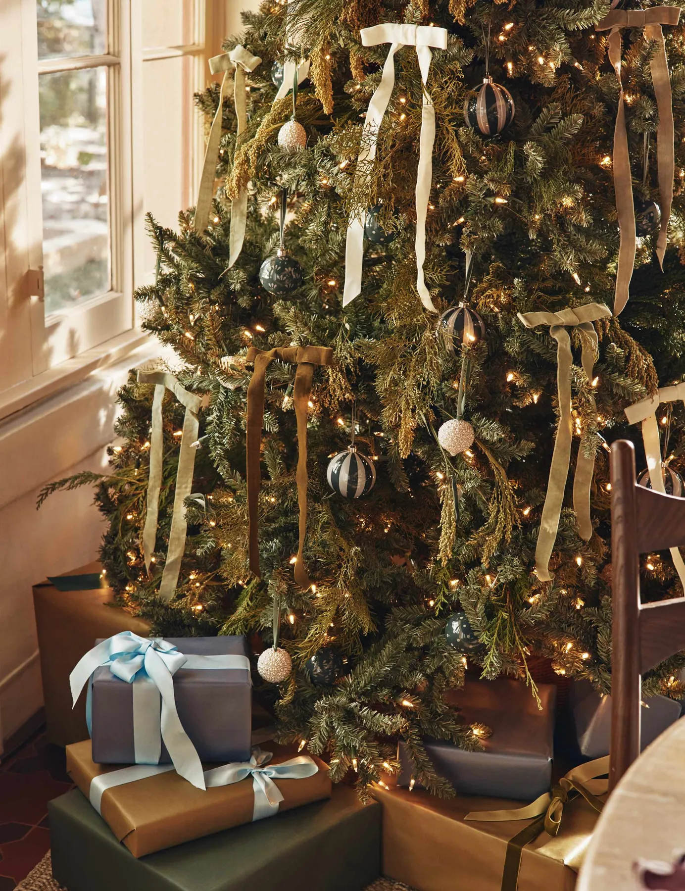 Lambury Ornaments (Set of 3)