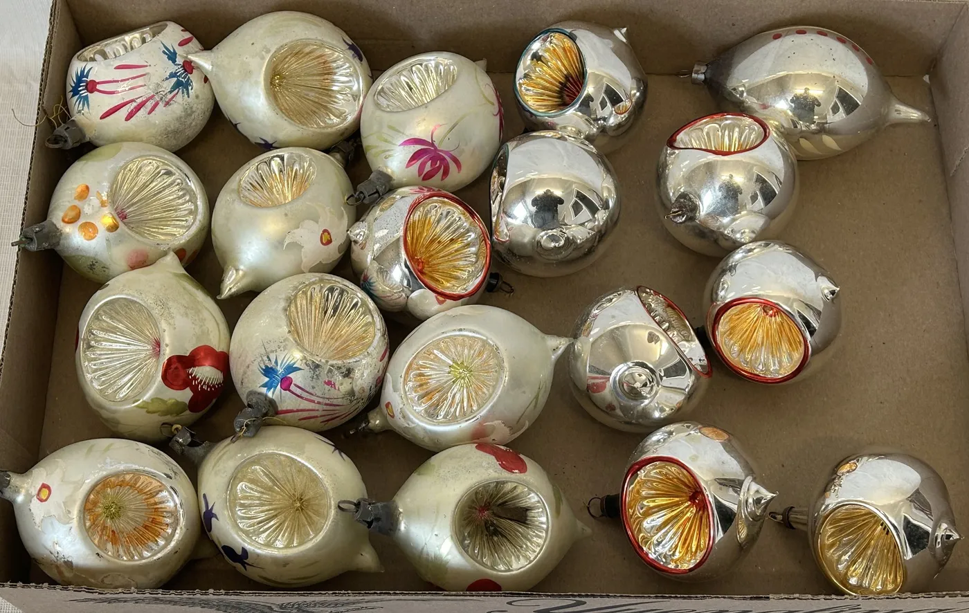 Large Lot Of Vintage Circa 1940s SHINY BRITE MERCURY GLASS CONVEX CHRISTMAS  ORNAMENTS #1672870 | Auctionninja.com