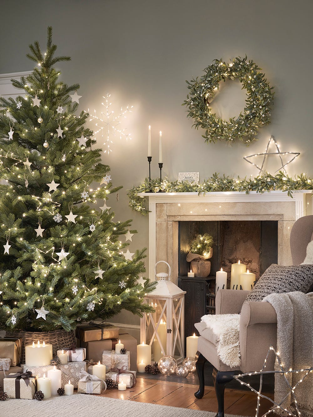 Living Room Christmas Indoor Garlands Lights 20 Festive Christmas Living  Rooms
