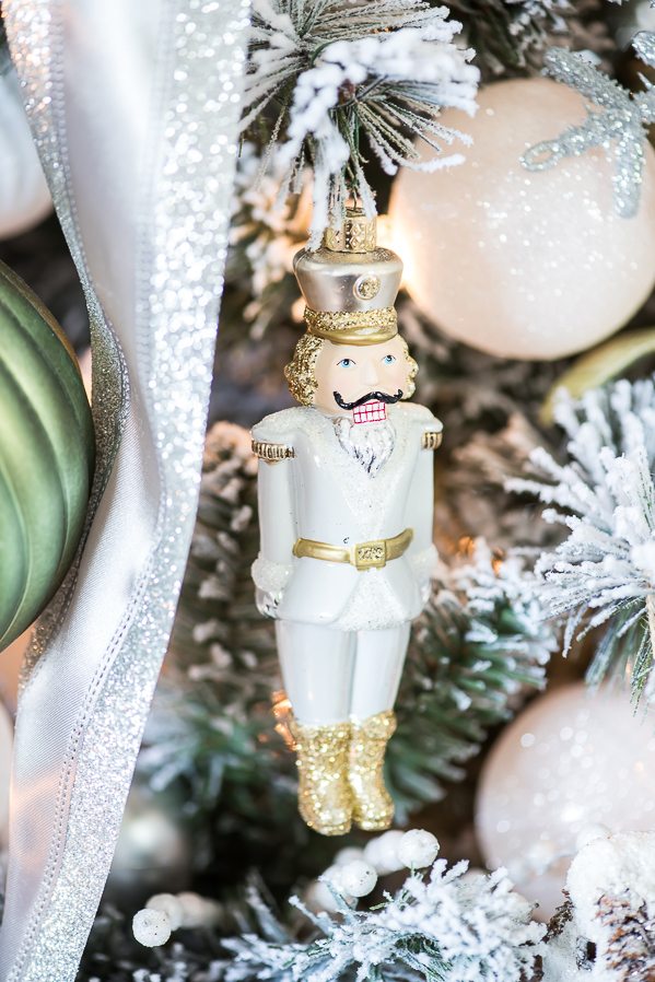 Metallic Winter Wonderland Christmas Tree