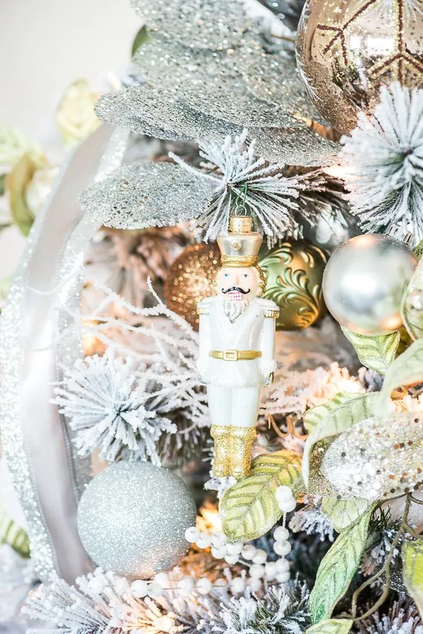 Metallic Winter Wonderland Christmas Tree
