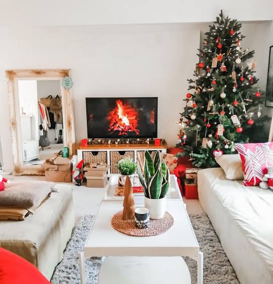 Minimalist Christmas - KIRAN SINGH