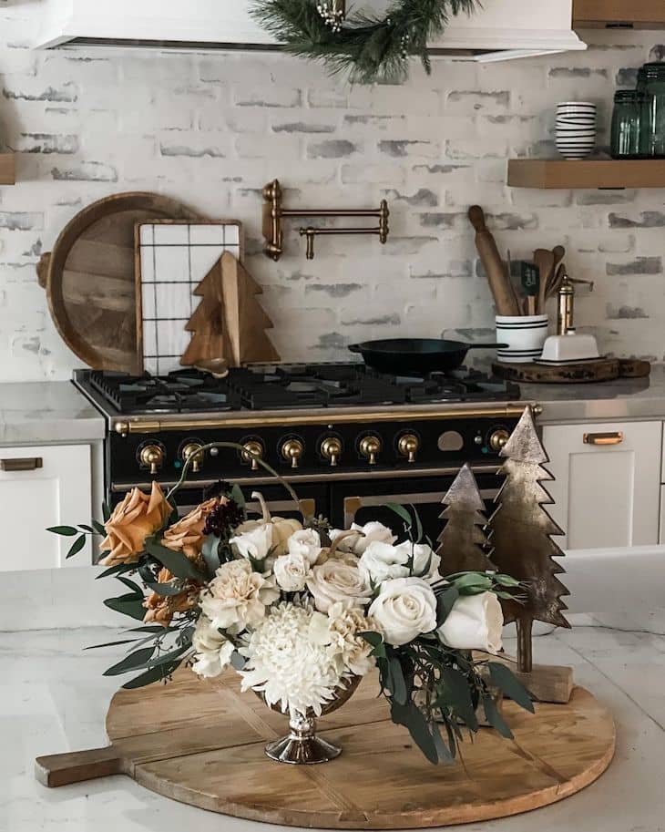 Modern Farmhouse Christmas Decor Home Tour - Farmhousehub
