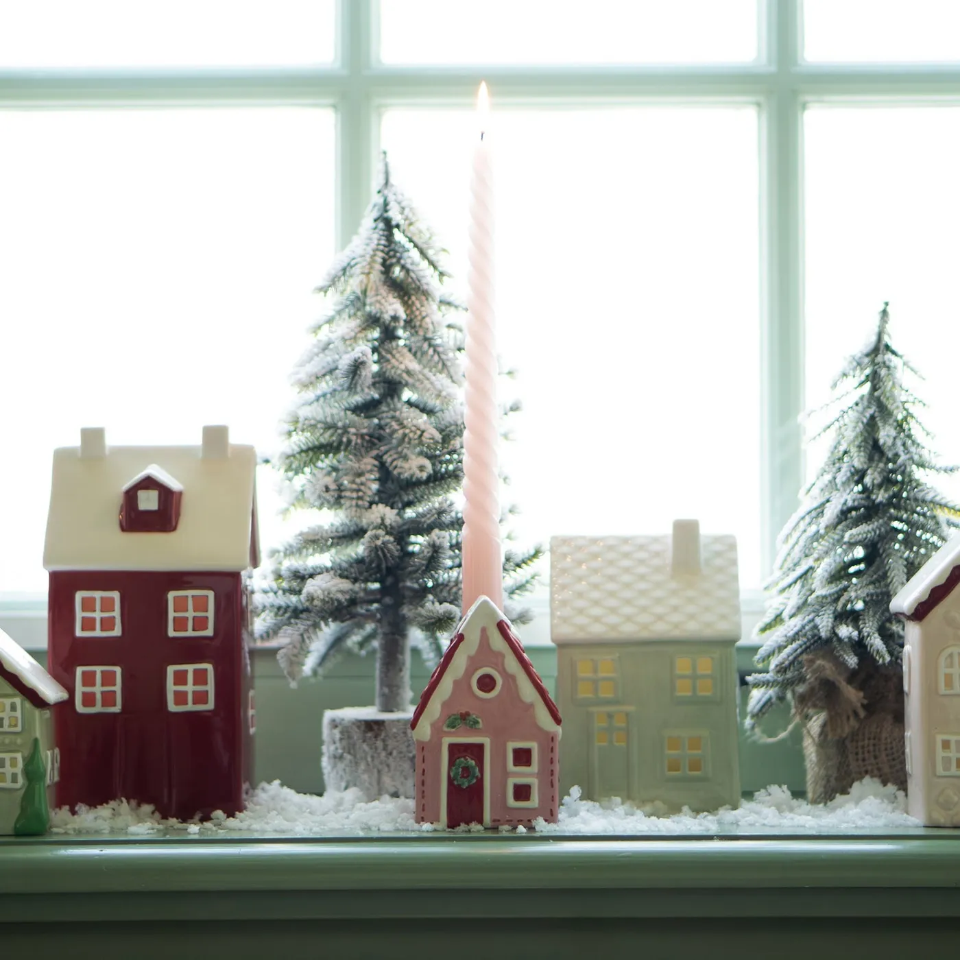 Multicolour Christmas village with LED, ceramic houses