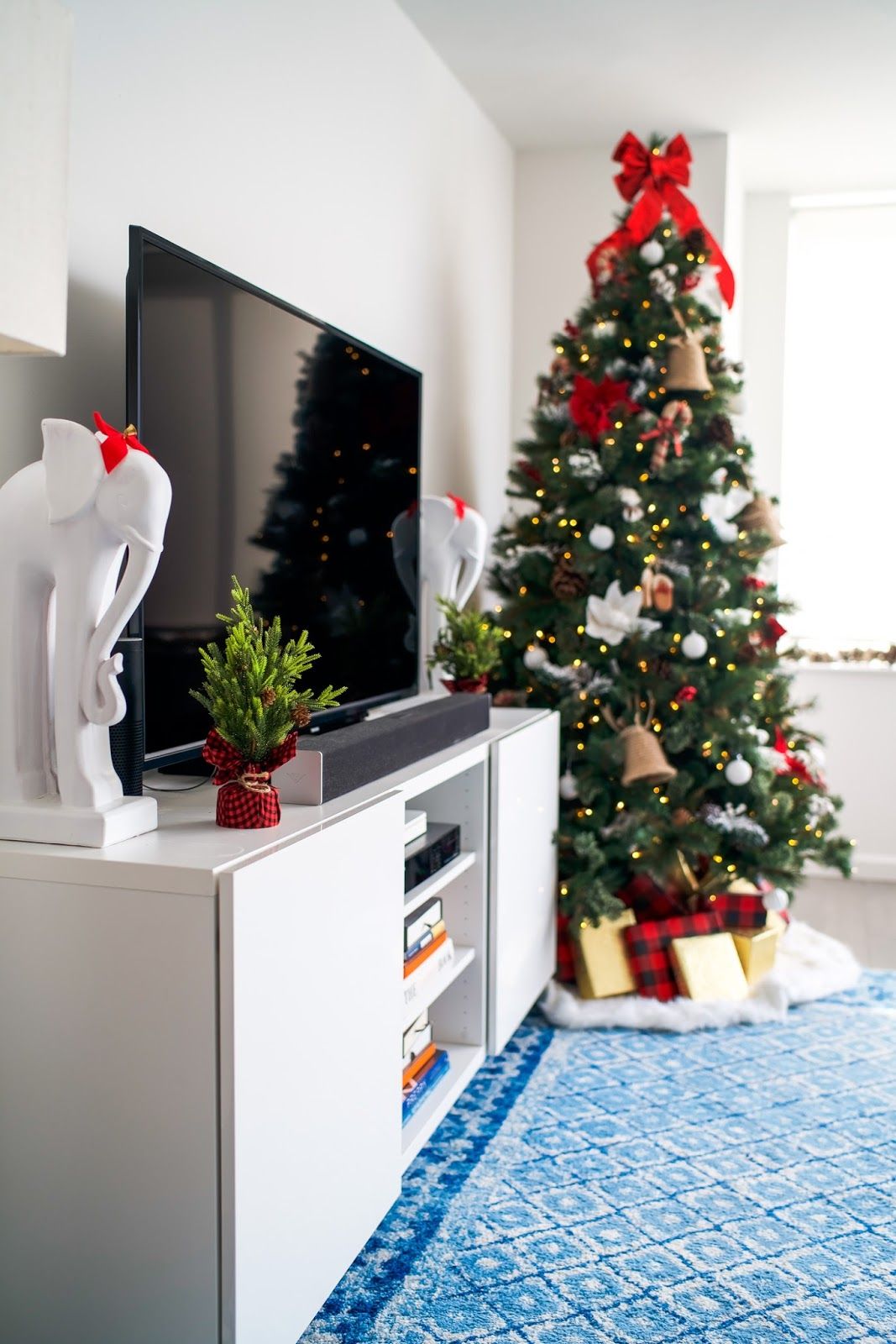 My Christmas Tree + How I Decorated The Apartment | Connecticut Fashion and  Lifestyle Blog | Covering the Bases