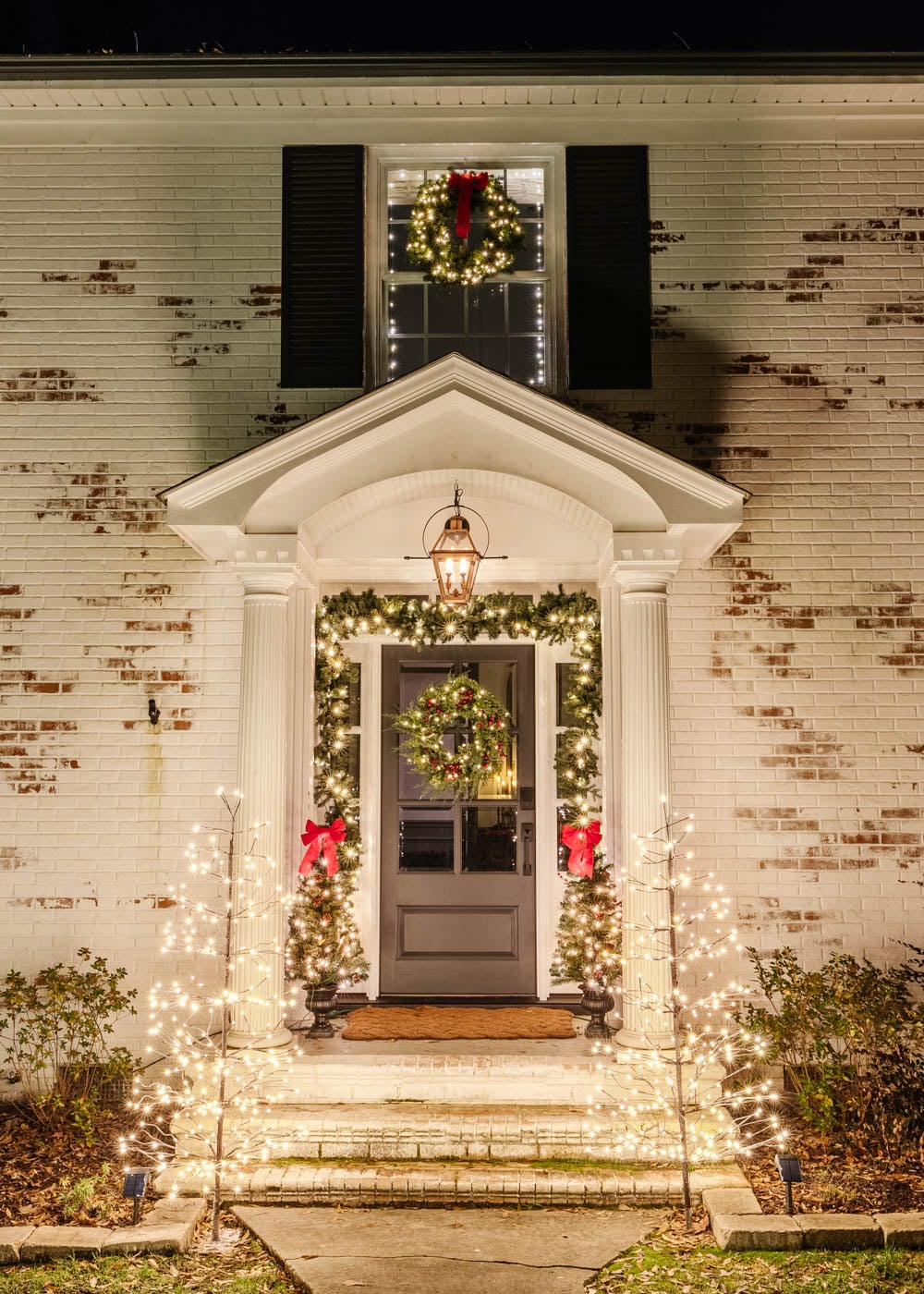 Outdoor Christmas Lawn Decorating Ideas (No Ladder Required) - Bless'er  House