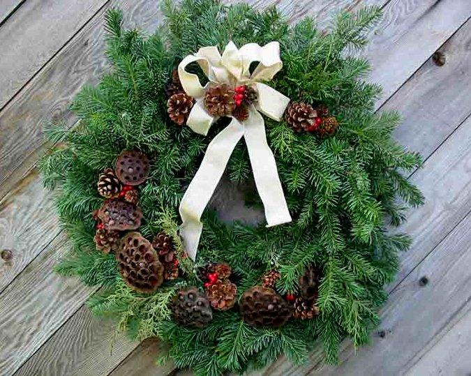 Premium Wreath with White Velvet Bow – Evergreen Wreath