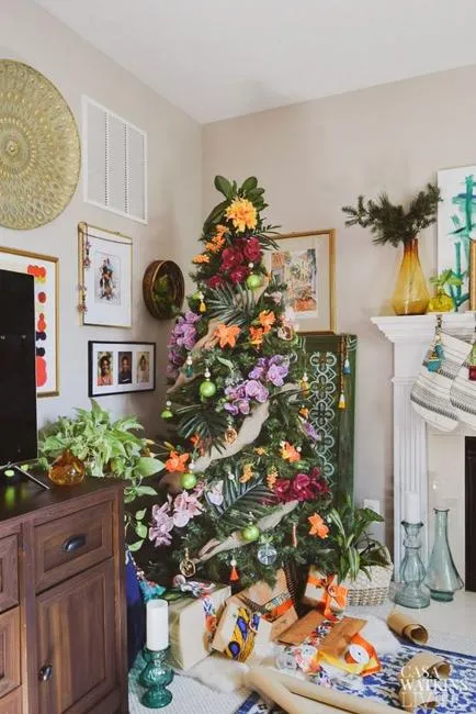 Romantic Christmas Tree Decorating with Beautiful Flowers
