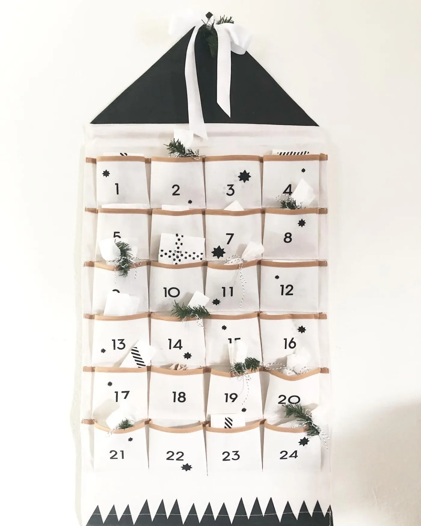 SIMPLIFIED SEASONS: Advent WALL Calendar — Alison Leigh
