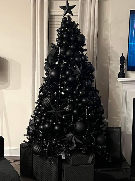 Stunning Black Christmas Tree Ideas