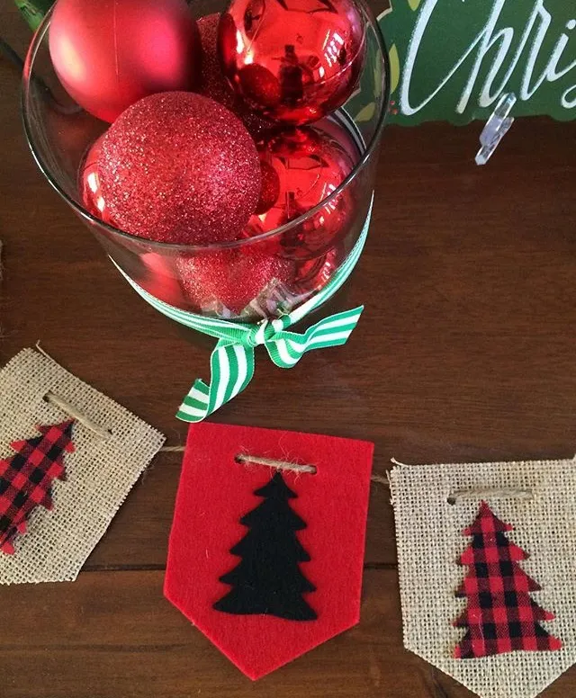 Stylish as a Mother : An Easy Guide to Stylish and Affordable Holiday  Decorating