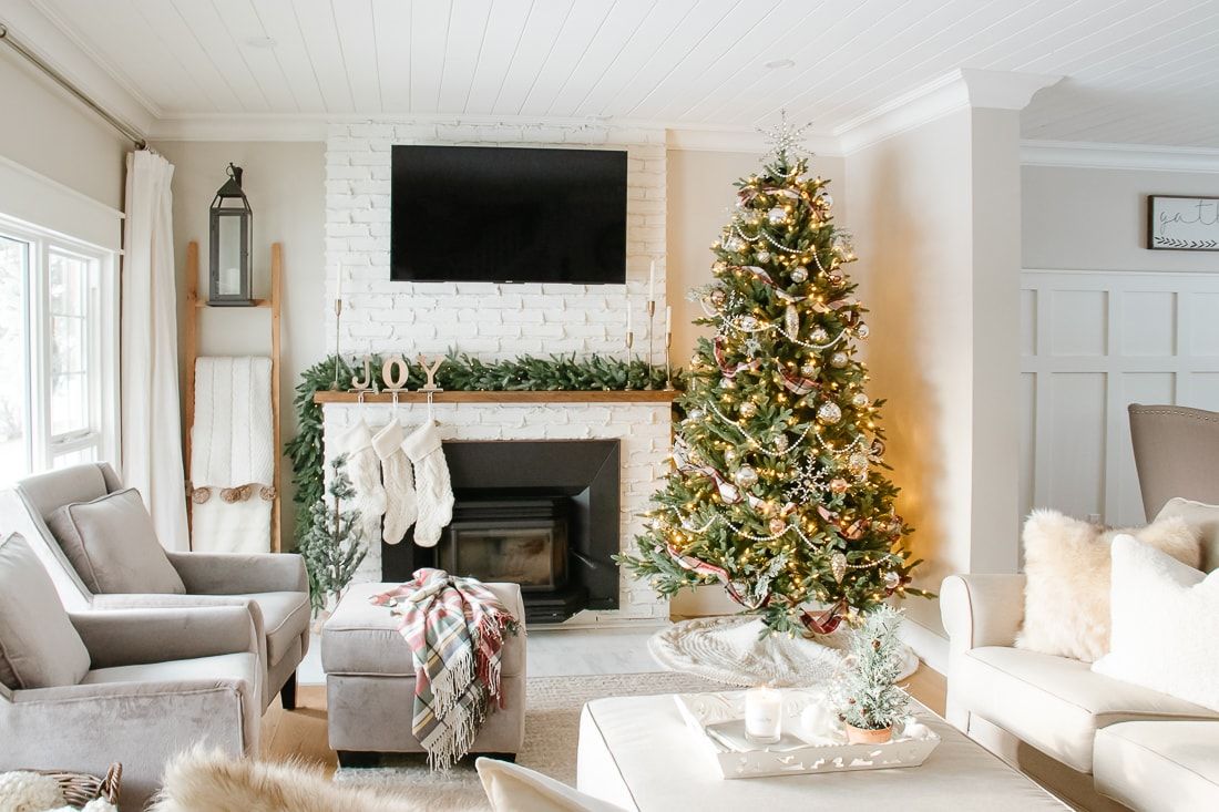 The Most Realistic Pre-lit Artificial Christmas Trees for Every Budget -  Making it in the Mountains