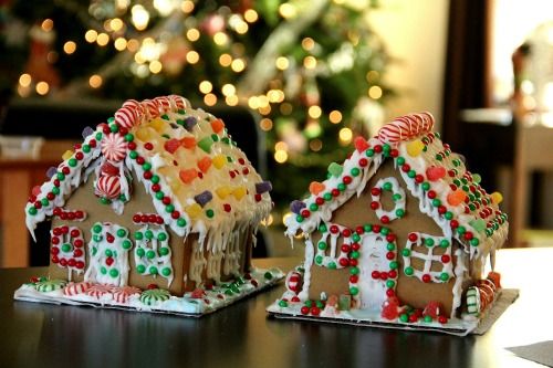 The Unlikely Homeschool: DIY Gingerbread House Party for Kids