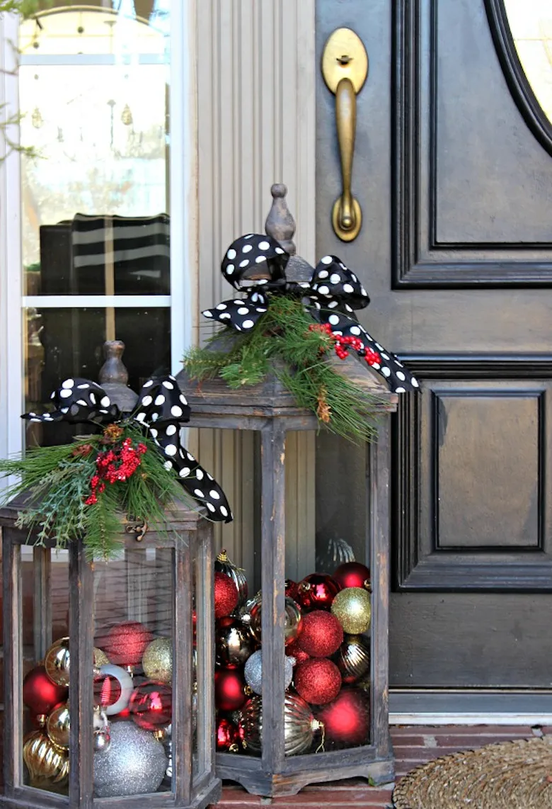 These Exterior Christmas Decoration Ideas Will Help Your Holiday Spirit  Shine Through