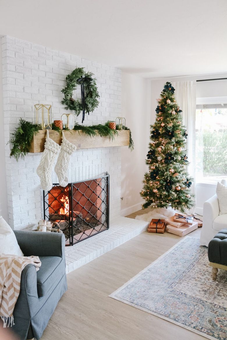 These Farmhouse Christmas Decorating Ideas Are Brimming With Country Charm