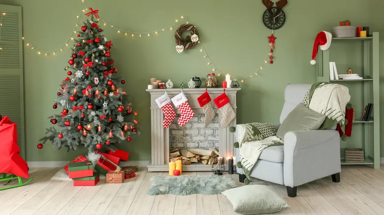 This Tree Topper Trend Is One You Won't Want To Miss This Christmas