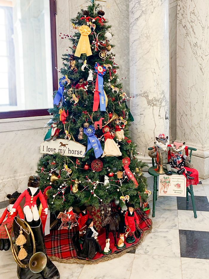 Three Unique Christmas Trees - Remodelando la Casa