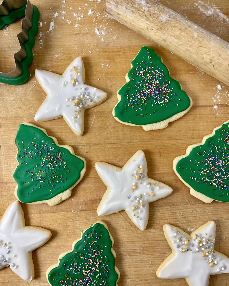 Traditional Christmas Decorated Cookie Set