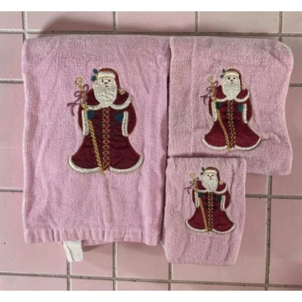 Unbranded | Bath | Vtg Christmas Santa Towels Pink Bath Hand Towel  Washcloth Made In Thailand | Poshmark