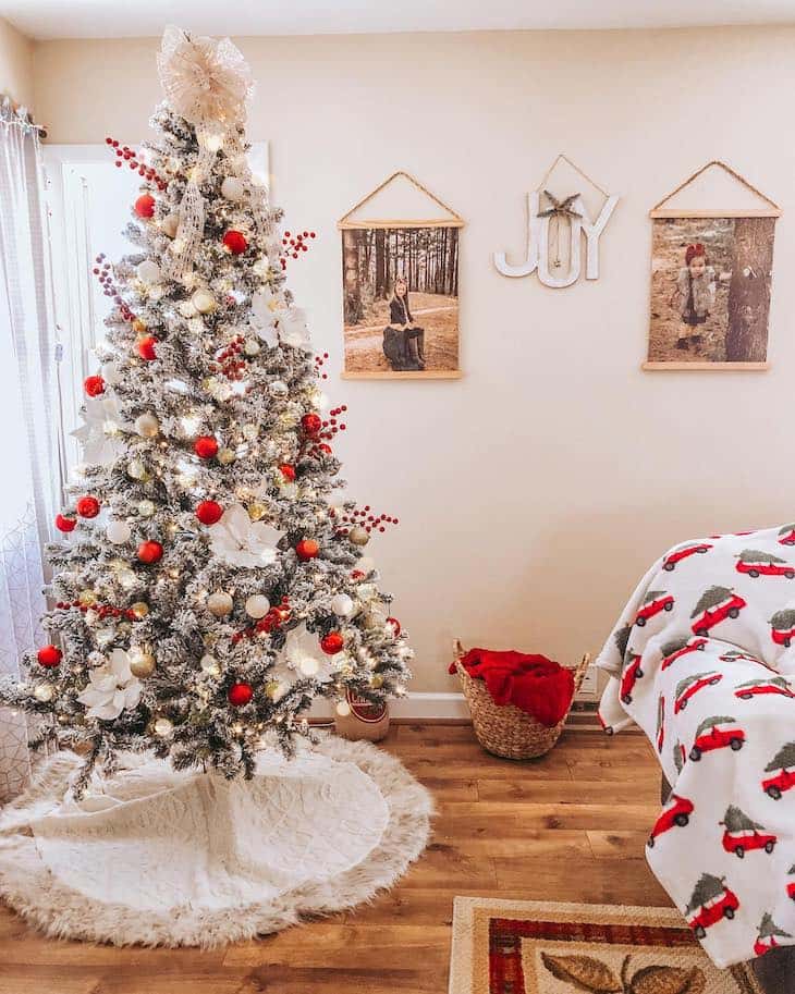 Unveiling Red and White Christmas Tree Decor Ideas for a Festive Home -  Farmhousehub