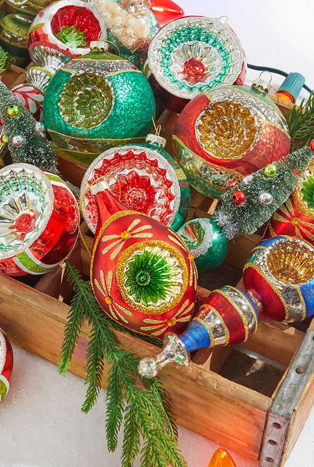 Vintage Decor and Inspiration for a Retro Christmas Tree - Decorator's  Warehouse